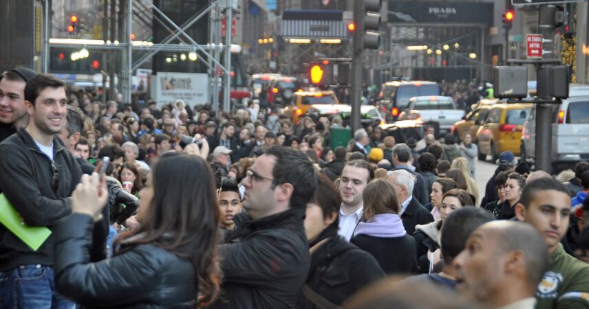 Multitud de compradores en Black Friday en Nueva York